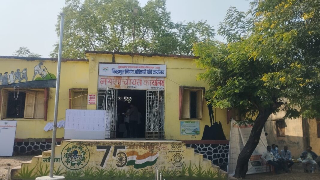 मुक्ताईनगर : उमेदवारी अर्ज दाखल करण्याचा आज शेवटचा दिवस; प्रशासनाची धावपळ मुक्ताईनगर : उमेदवारी अर्ज दाखल करण्याचा आज शेवटचा दिवस; प्रशासनाची धावपळ