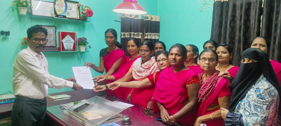 मुक्ताईनगर तालुक्यातील आशा वर्करांचा आवाज बुलंद — कोरोना काळातील राहिलेला मोबदला तात्काळ देण्याची मागणी मुक्ताईनगर तालुक्यातील आशा वर्करांचा आवाज बुलंद