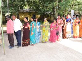 जिल्हाधिकारी डॉ. किरण पाटील यांनी बजावला मतदानाचा हक्क 5