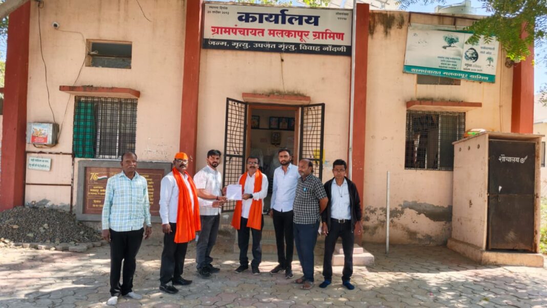 शिवसेना (उबाठा) च्या 50% करमाफी साठी डफडे बजाव आंदोलनाच्या धास्तीने मलकापूर ग्रामीण ग्रा.प प्रशासक व ग्रामसेवक नरमले शिवसेना (उबाठा) च्या 50% करमाफी साठी डफडे बजाव आंदोलनाच्या धास्तीने मलकापूर ग्रामीण ग्रा.प प्रशासक व ग्रामसेवक नरमले