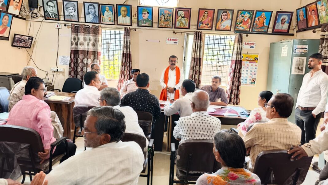 शिवसेना (उबाठा) च्या आंदोलनासमोर मलकापुर ग्रामीण ग्रामपंचायत प्रशासन झुकले; 50% करमाफीचा ठराव ग्रामसभेत बहुमताने मंजूर शिवसेना (उबाठा) च्या आंदोलनासमोर मलकापुर ग्रामीण ग्रामपंचायत प्रशासन झुकले; 50% करमाफीचा ठराव ग्रामसभेत बहुमताने मंजूर