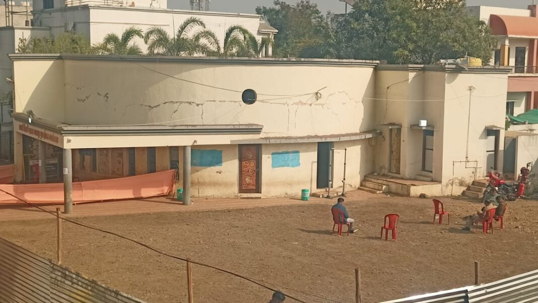 मुक्ताईनगर शहर रविवारी बंद, बोदवड चौफुली ते बसस्थानकापर्यंत रस्ता बंद. मतमोजणी साठी प्रशासनाची तयारी पूर्ण. मुक्ताईनगर शहर रविवारी बंद, बोदवड चौफुली ते बसस्थानकापर्यंत रस्ता बंद. मतमोजणी साठी प्रशासनाची तयारी पूर्ण.