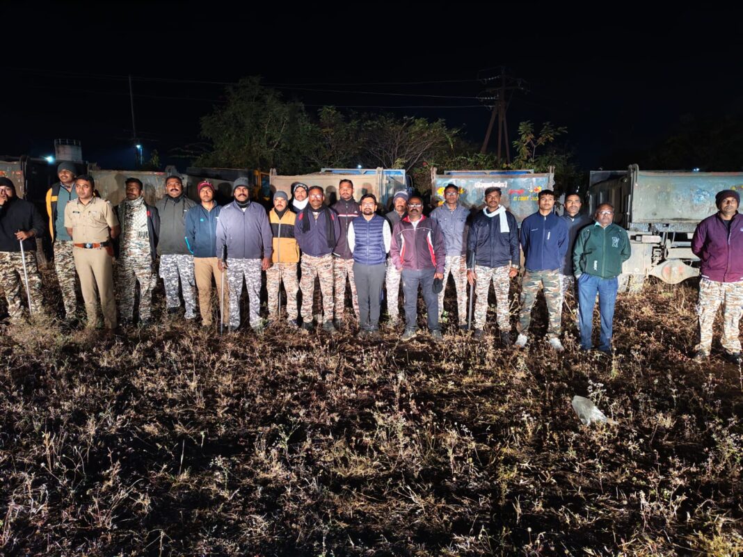 अवैध रेतीतस्करांवर कारवाई — तरीही रात्री धावणाऱ्या टिप्परमुळे जनतेत प्रश्नचिन्ह अवैध रेतीतस्करांवर कारवाई — तरीही रात्री धावणाऱ्या टिप्परमुळे जनतेत प्रश्नचिन्ह