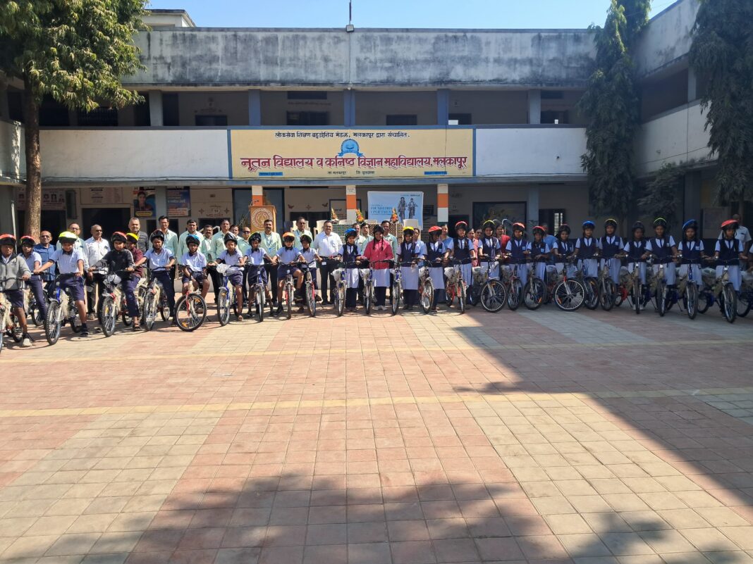 कॅनरा रोबॅको संभाजीनगर यांच्या सौजन्याने नूतन विद्यालय, मलकापूरमध्ये विद्यार्थ्यांचे ‘सायकलस्वप्न’ साकार कॅनरा रोबॅको संभाजीनगर यांच्या सौजन्याने नूतन विद्यालय, मलकापूरमध्ये विद्यार्थ्यांचे ‘सायकलस्वप्न’ साकार