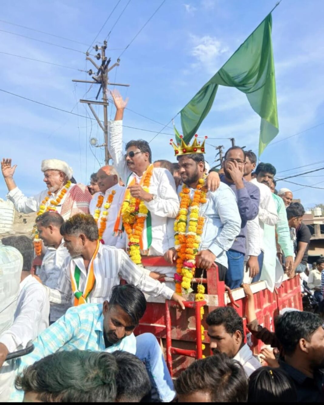 मलकापूर नगराध्यक्षपदी काँग्रेसचे अतिक उर-रहमान जवारीवाले यांचा दणदणीत विजय, शहराच्या राजकारणात मोठा बदल मलकापूर नगराध्यक्षपदी काँग्रेसचे अतिक उर-रहमान जवारीवाले यांचा दणदणीत विजय, शहराच्या राजकारणात मोठा बदल