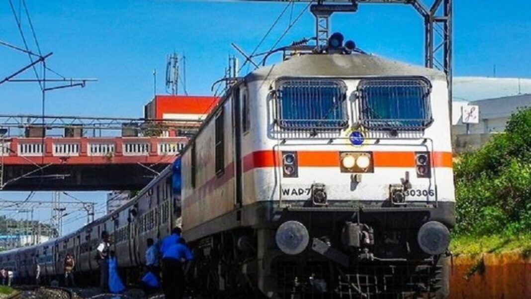Bihar Train Cancellation: बिहार से दिल्ली जाने वाली 4 ट्रेनें रातोंरात कैंसिल, देखें पूरी लिस्ट | bihar to delhi four trains Upasana North East Express New Delhi-Malda Town Cancelled Bihar Train Cancellation: बिहार से दिल्ली जाने वाली 4 ट्रेनें रातोंरात कैंसिल, देखें पूरी लिस्ट | bihar to delhi four trains Upasana North East Express New Delhi-Malda Town Cancelled
