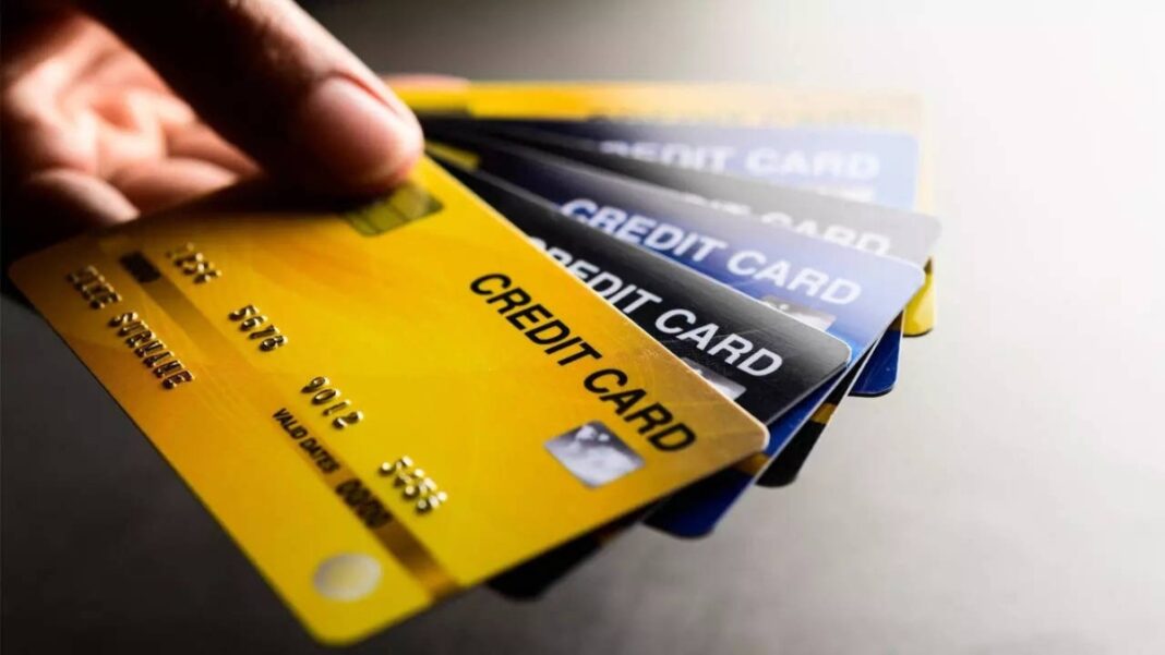 Credit Card यूज करते समय भूलकर भी न करें ये खतरनाक गलतियां, वरना हो सकता है बड़ा फ्रॉड और नुकसान | Credit Card Users Beware Avoid These Mistakes to Prevent Fraud Know Details Here Credit Card यूज करते समय भूलकर भी न करें ये खतरनाक गलतियां, वरना हो सकता है बड़ा फ्रॉड और नुकसान | Credit Card Users Beware Avoid These Mistakes to Prevent Fraud Know Details Here