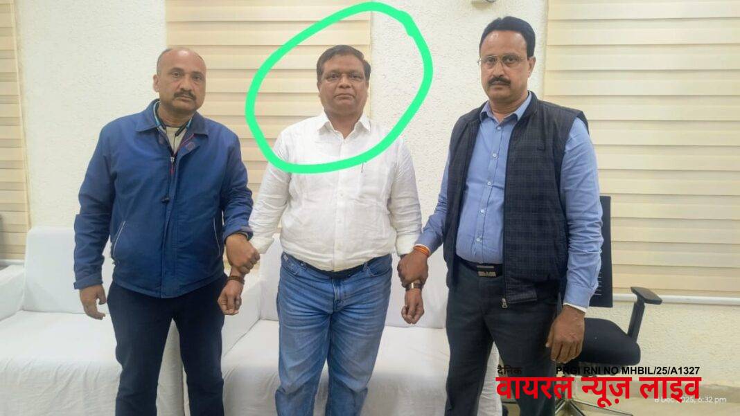 MP News: नर्मदापुरम में कृषि विभाग के उप संचालक 40 हजार रुपये की रिश्वत लेते रंगे हाथों गिरफ्तार | MP Lokayukta caught Agriculture Officer Jairam Hedau accepting a bribe of Rs 40,000 in Narmadapuram. MP News: नर्मदापुरम में कृषि विभाग के उप संचालक 40 हजार रुपये की रिश्वत लेते रंगे हाथों गिरफ्तार | MP Lokayukta caught Agriculture Officer Jairam Hedau accepting a bribe of Rs 40,000 in Narmadapuram.