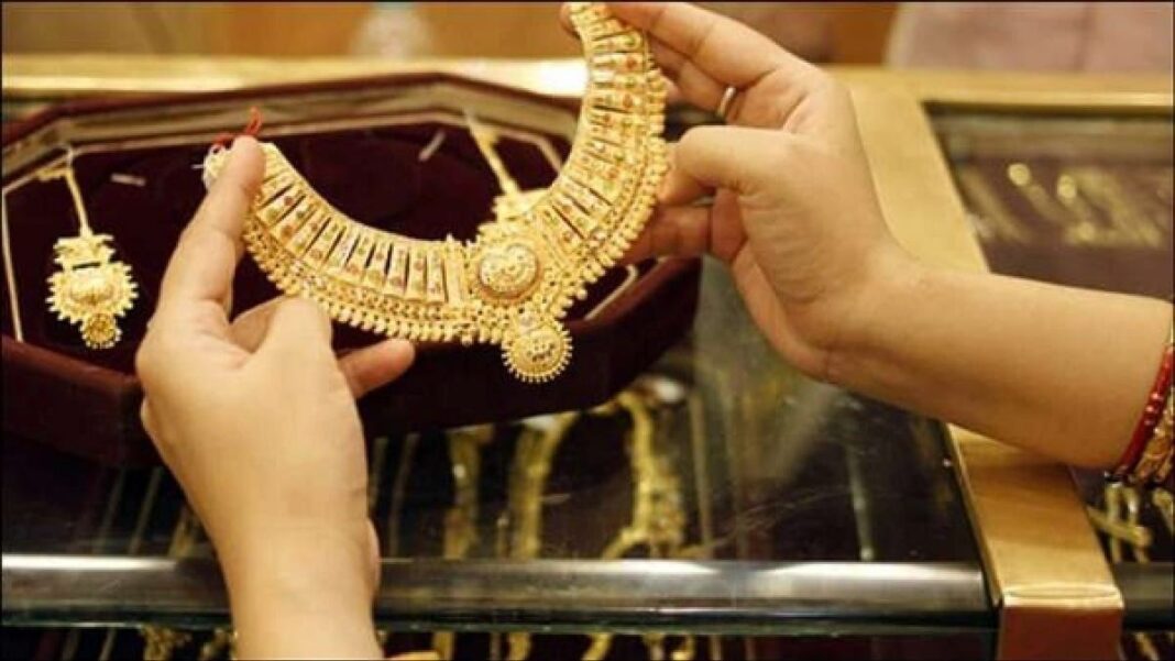 Gold Rate Today: सोने की कीमतों में लगातार उछाल! आज कितना है 22 और 24 कैरेट गोल्ड का रेट, ताजा अपडेट्स Gold Rate Today: सोने की कीमतों में लगातार उछाल! आज कितना है 22 और 24 कैरेट गोल्ड का रेट, ताजा अपडेट्स