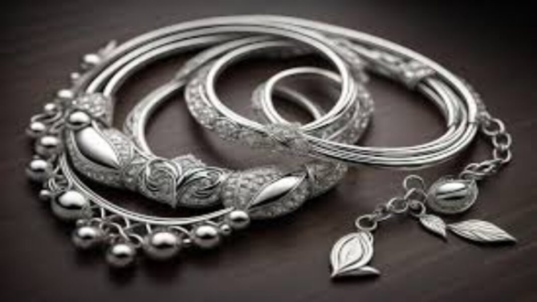 Silver Price Today: चांदी खरीदने का सही वक्त? कई दिनों बाद कीमतों में गिरावट, क्या है आपके शहर का ताजा भाव | Silver Price Today White metal price fall Check Silver Rates in your city Jaipur Silver Rate Silver Price Today: चांदी खरीदने का सही वक्त? कई दिनों बाद कीमतों में गिरावट, क्या है आपके शहर का ताजा भाव | Silver Price Today White metal price fall Check Silver Rates in your city Jaipur Silver Rate