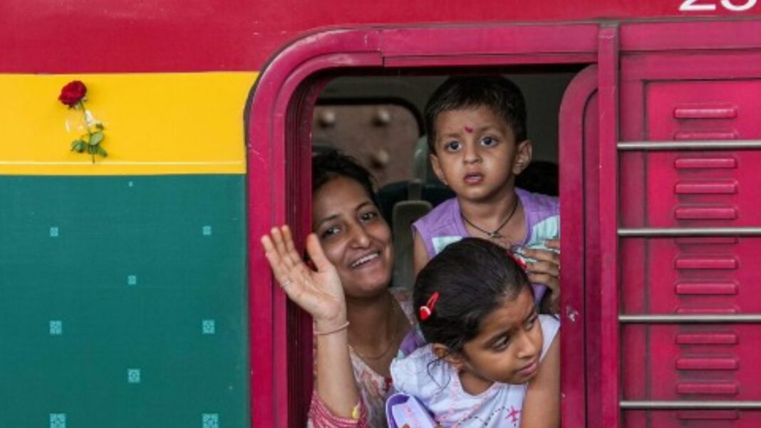 Winter Special Trains: क्रिसमस-न्यू इयर की छुट्टी के लिए IRCTC चला रहा 76 विंटर स्पेशल ट्रेन, देखें लिस्ट | Winter Special Trains: IRCTC Central Railway is running 76 trains for Christmas-New Year holidays, see list Winter Special Trains: क्रिसमस-न्यू इयर की छुट्टी के लिए IRCTC चला रहा 76 विंटर स्पेशल ट्रेन, देखें लिस्ट | Winter Special Trains: IRCTC Central Railway is running 76 trains for Christmas-New Year holidays, see list