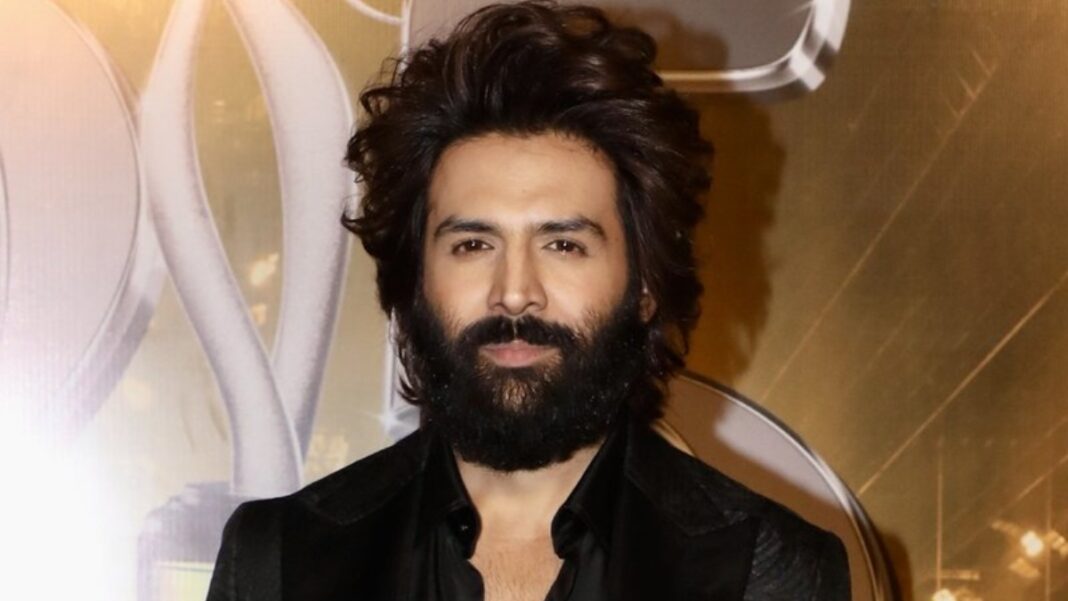 बहन को विदा कर इमोशनल हुए कार्तिक आर्यन, पोस्ट शेयर कर कहा- ‘किकी दुल्हन के जोड़े में देख’ | Kartik Aaryan became emotional after sister Wedding share’s a post बहन को विदा कर इमोशनल हुए कार्तिक आर्यन, पोस्ट शेयर कर कहा- ‘किकी दुल्हन के जोड़े में देख’ | Kartik Aaryan became emotional after sister Wedding share’s a post