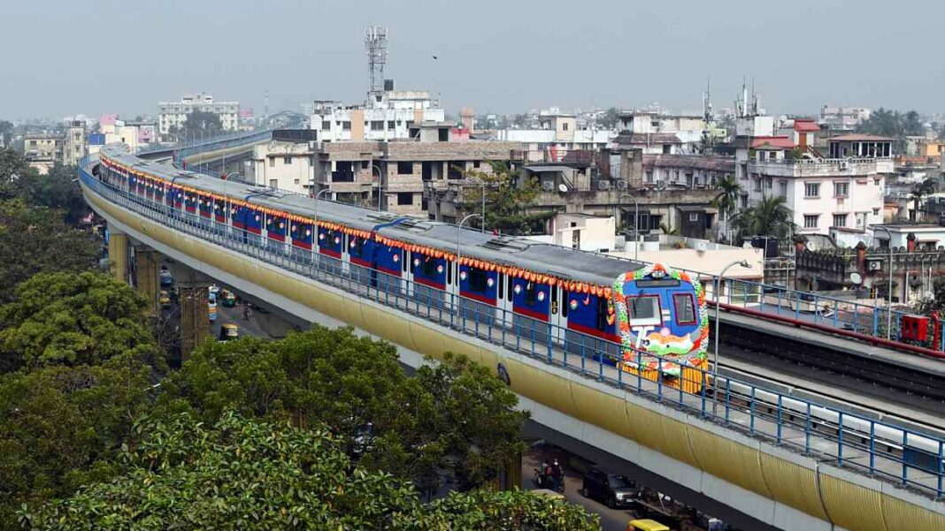 हावड़ा से सियालदह होकर सॉल्टलेक तक मेट्रो लाइन को मिली संचालन की मंजूरी, कब से शुरू होगी यात्री सेवा? | Howrah to Salt Lake via Sealdah green line metro Final security check completed passenger service starting date हावड़ा से सियालदह होकर सॉल्टलेक तक मेट्रो लाइन को मिली संचालन की मंजूरी, कब से शुरू होगी यात्री सेवा? | Howrah to Salt Lake via Sealdah green line metro Final security check completed passenger service starting date