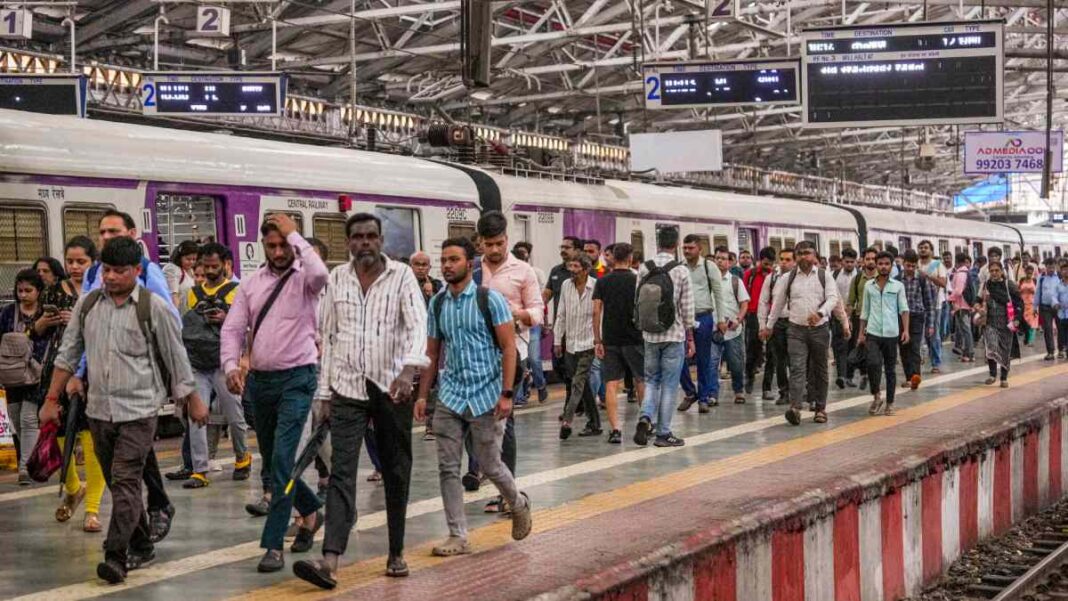 कौन से कोच में नहीं चढ़ सकेंगे Waiting List वाले यात्री, जानिए क्या रेलवे का नया नियम? | Railway new rule, waiting list passengers not allowed to enter these coaches, which ones कौन से कोच में नहीं चढ़ सकेंगे Waiting List वाले यात्री, जानिए क्या रेलवे का नया नियम? | Railway new rule, waiting list passengers not allowed to enter these coaches, which ones