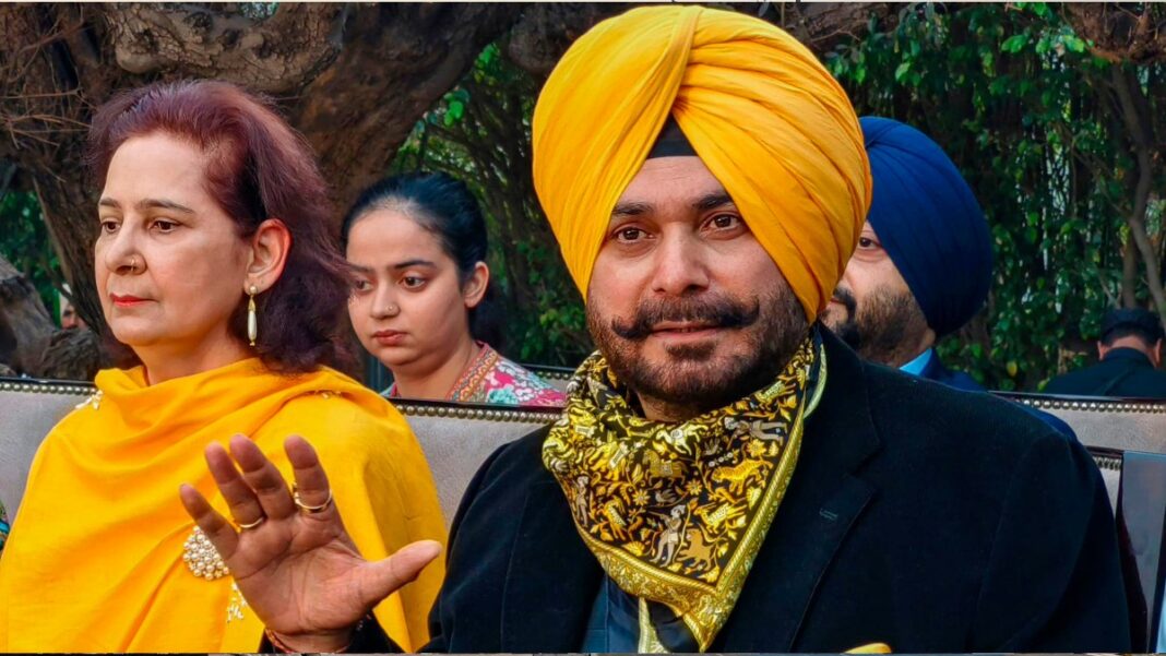 Navjot Kaur Sidhu: कांग्रेस छोड़ने की तैयारी में सिद्धू? चुनाव से पहले पत्नी नवजोत कौर ने किया बड़ा खुलासा | Navjot Kaur Sidhu Claims Only Navjot Singh Sidhu as CM face can make Congress strong in Punjab Navjot Kaur Sidhu: कांग्रेस छोड़ने की तैयारी में सिद्धू? चुनाव से पहले पत्नी नवजोत कौर ने किया बड़ा खुलासा | Navjot Kaur Sidhu Claims Only Navjot Singh Sidhu as CM face can make Congress strong in Punjab