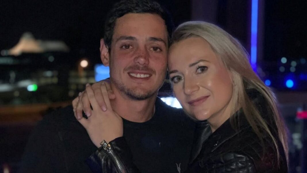 Quinton De Kock Love Story: चीयरलीडर बनीं जीवनसाथी, खूबसूरती में ऐश्वर्या को मात देती हैं डी कॉक की पत्नी | Quinton de Kock’s romantic love story with his wife Sasha Hurly, who he first met when she was a cheerleader during a match. Quinton De Kock Love Story: चीयरलीडर बनीं जीवनसाथी, खूबसूरती में ऐश्वर्या को मात देती हैं डी कॉक की पत्नी | Quinton de Kock’s romantic love story with his wife Sasha Hurly, who he first met when she was a cheerleader during a match.