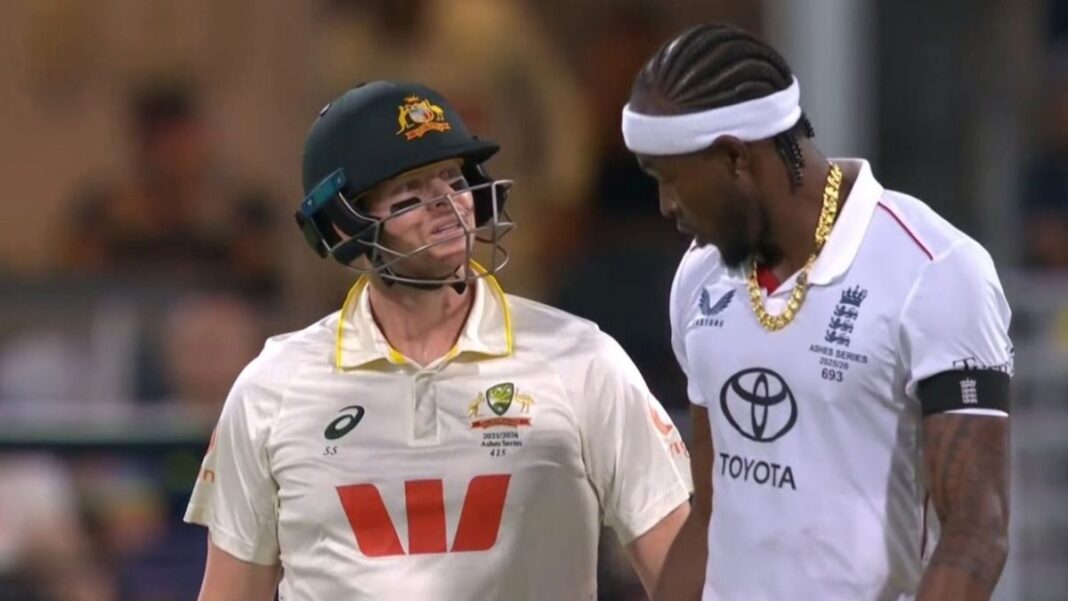 एशेज में फिर भड़की आग! स्मिथ-आर्चर के बीच जुबानी जंग, 150 स्पीड वाली गेंद पर छक्का जड़ चखाया मज़ा | Steve Smith Strikes Back: He Hit a Six Off a 150 kph Ball, Giving Archer a Taste of His Own Medicine एशेज में फिर भड़की आग! स्मिथ-आर्चर के बीच जुबानी जंग, 150 स्पीड वाली गेंद पर छक्का जड़ चखाया मज़ा | Steve Smith Strikes Back: He Hit a Six Off a 150 kph Ball, Giving Archer a Taste of His Own Medicine