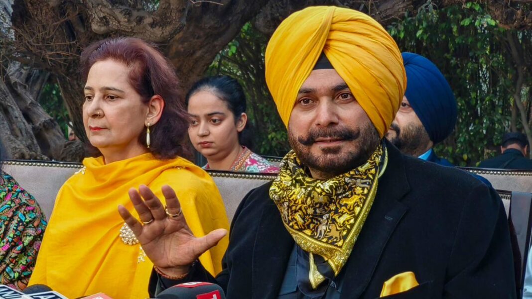 Punjab: ‘सिद्धू की वापसी चाहते हो तो,’ पत्नी नवजोत कौर ने पंजाब की राजनीति में आने के लिए रख दी बड़ी शर्त | Punjab news One Who Gives 500 Crores Becomes Chief Minister says Navjot Singh Sidhu Wife Punjab: ‘सिद्धू की वापसी चाहते हो तो,’ पत्नी नवजोत कौर ने पंजाब की राजनीति में आने के लिए रख दी बड़ी शर्त | Punjab news One Who Gives 500 Crores Becomes Chief Minister says Navjot Singh Sidhu Wife