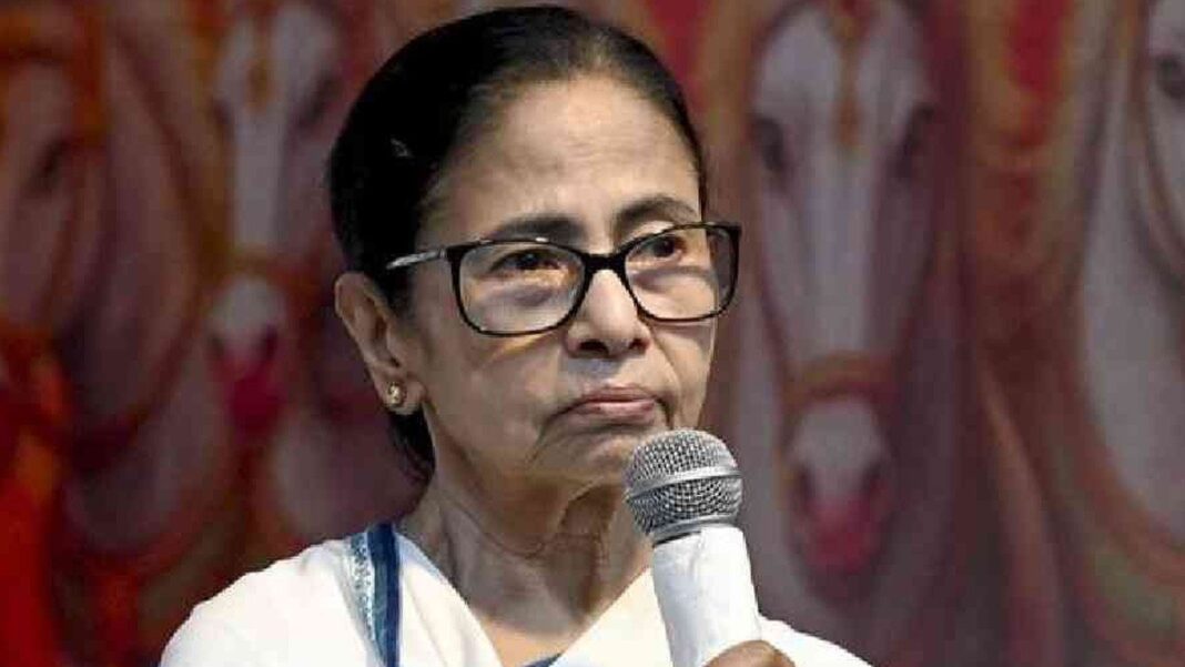 Mamata Banerjee: वंदे मातरम् पर बहस! ममता बनर्जी का BJP पर वार, बोलीं- बंगाल के महान नेताओं की अनदेखी क्यों? | vande mataram debate mamata banerjee attacks bjp bengal leaders ignored news in hindi Mamata Banerjee: वंदे मातरम् पर बहस! ममता बनर्जी का BJP पर वार, बोलीं- बंगाल के महान नेताओं की अनदेखी क्यों? | vande mataram debate mamata banerjee attacks bjp bengal leaders ignored news in hindi