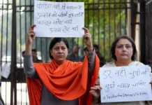 दिल्ली हाईकोर्ट के आदेश पर विरोध: उन्नाव केस की पीड़िता के परिजन बोले — न्याय व्यवस्था पर भरोसा है, लेकिन राहत चिंताजनक दिल्ली हाईकोर्ट के आदेश पर विरोध: उन्नाव केस की पीड़िता के परिजन बोले — न्याय व्यवस्था पर भरोसा है, लेकिन राहत चिंताजनक