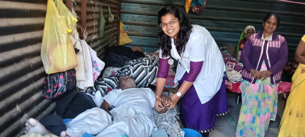 महापरीनिर्वाण दिनानिमित्त वृद्धाश्रमात दिली मोफत आरोग्य सेवा निराधार वृद्धांच्या सेवेतुन महामानवास अभिवादन डॉ वैशाली जाधव महापरीनिर्वाण दिनानिमित्त वृद्धाश्रमात दिली मोफत आरोग्य सेवा निराधार वृद्धांच्या सेवेतुन महामानवास अभिवादन डॉ वैशाली जाधव