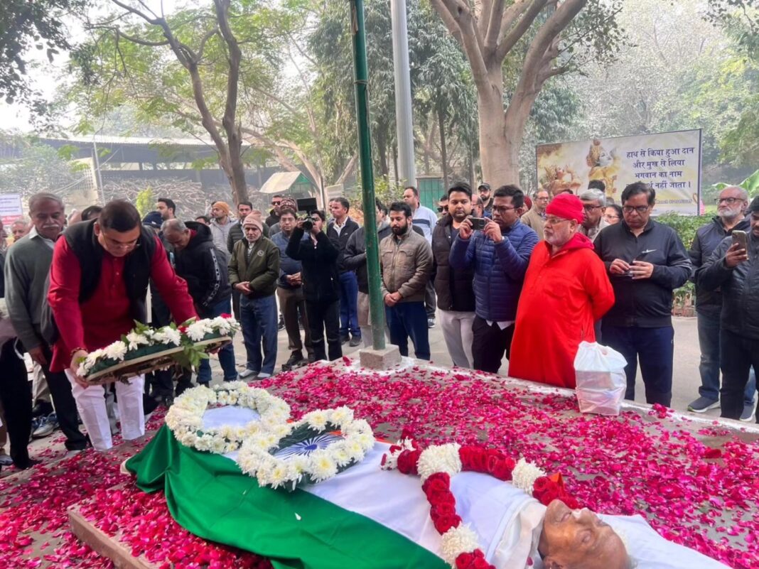 महाराष्ट्र भूषण राम सुतार यांच्यावर शासकीय इतमामात अंत्यसंस्कार – मुख्यमंत्री फडणवीस यांची आदरांजली महाराष्ट्र भूषण राम सुतार यांच्यावर शासकीय इतमामात अंत्यसंस्कार – मुख्यमंत्री फडणवीस यांची आदरांजली