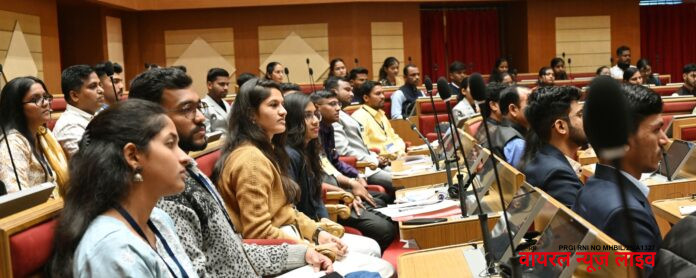 सर्वसामाण्यांना मदतीची भूमिका लोकप्रतिनिधींनी स्वीकारावी (2)