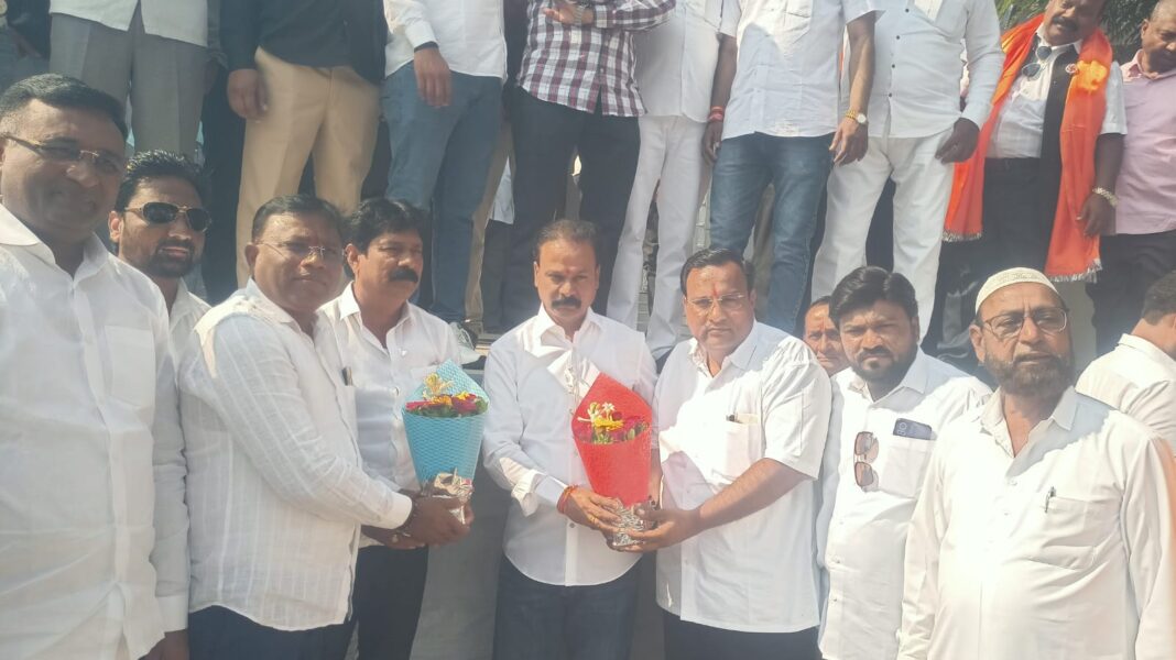 मुक्ताईनगर नगरपंचायतीच्या उपनगराध्यक्षपदी देवयानी शिरसाट तर स्वीकृत नगरसेवकपदी छोटू भोई व नितीन ( बंटी) जैन यांची निवड मुक्ताईनगर नगरपंचायतीच्या उपनगराध्यक्षपदी देवयानी शिरसाट तर स्वीकृत नगरसेवकपदी छोटू भोई व नितीन ( बंटी) जैन यांची निवड