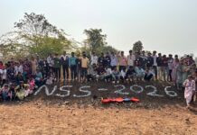 राष्ट्रीय सेवा योजनेच्या स्वयंसेवकांनी श्रमदानातून बांधला बंधारा