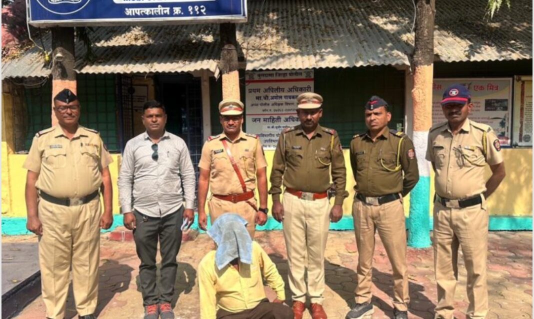 अवैध दारूविरुद्ध धाड पोलिसांची मोठी कारवाई; सराईत आरोपी तीन महिन्यांसाठी तडीपार अवैध दारूविरुद्ध धाड पोलिसांची मोठी कारवाई; सराईत आरोपी तीन महिन्यांसाठी तडीपार