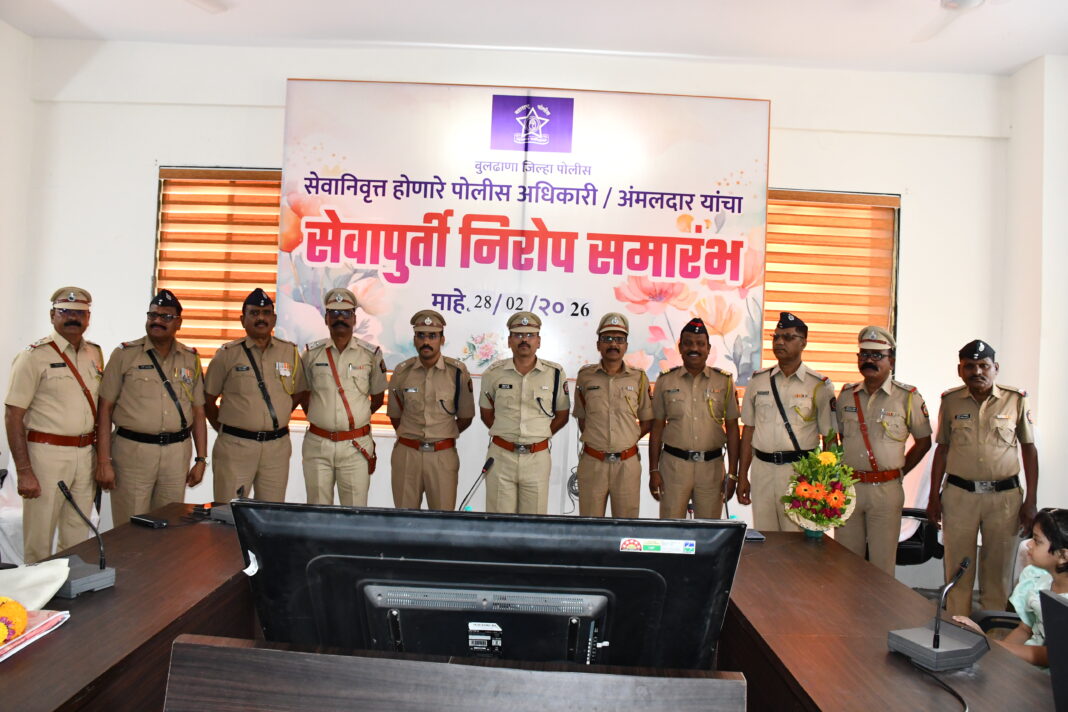 नियत वयोमानाने सेवानिवृत्त आठ पोलीस अधिकारी व अंमलदारांचा सन्मानपूर्वक निरोप नियत वयोमानाने सेवानिवृत्त आठ पोलीस अधिकारी व अंमलदारांचा सन्मानपूर्वक निरोप