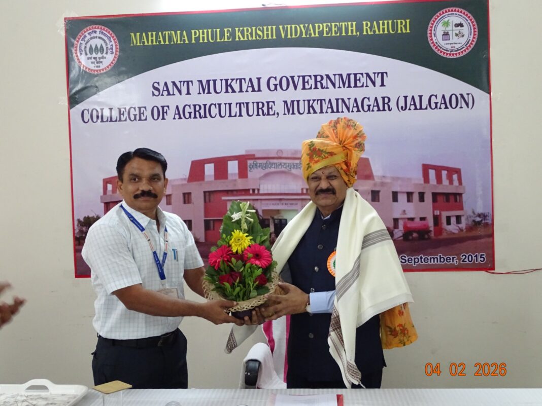 संत मुक्ताई शासकीय कृषी महाविद्यालय मुक्ताईनगर येथे कुलगुरू डॉ. विलास खर्चे यांची भेट संत मुक्ताई शासकीय कृषी महाविद्यालय मुक्ताईनगर येथे कुलगुरू डॉ. विलास खर्चे यांची भेट