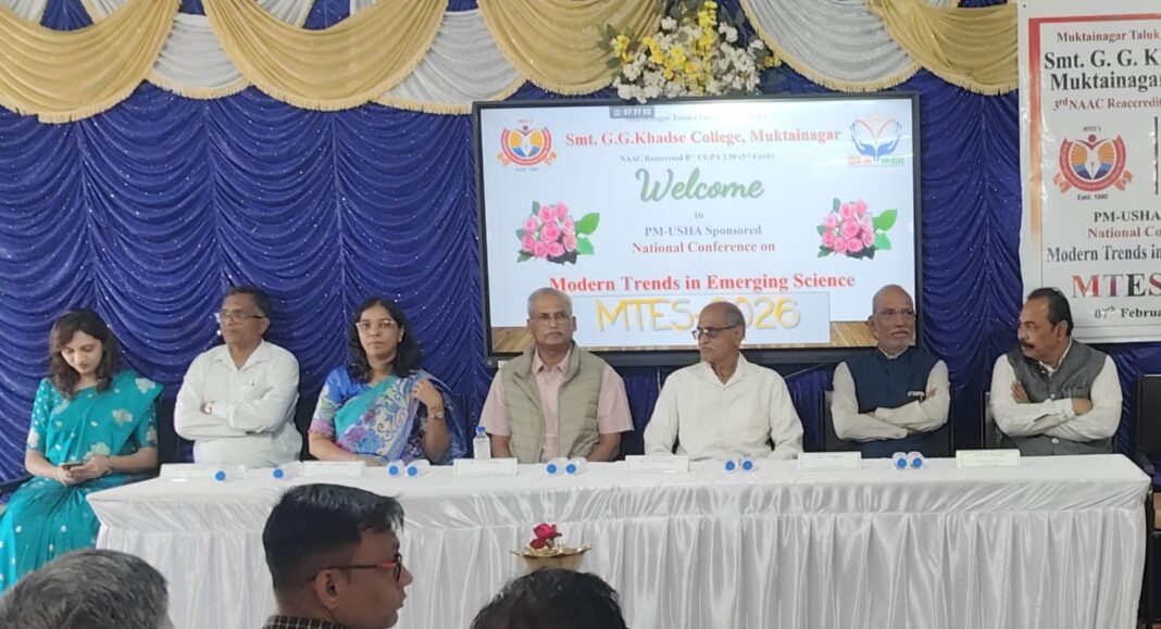 विज्ञानातील नवप्रवाहांचा जागर : खडसे महाविद्यालयात पी.एम.- उषा प्रायोजित एक दिवसीय राष्ट्रीय परिषदेचे आयोजन विज्ञानातील नवप्रवाहांचा जागर : खडसे महाविद्यालयात पी.एम.- उषा प्रायोजित एक दिवसीय राष्ट्रीय परिषदेचे आयोजन