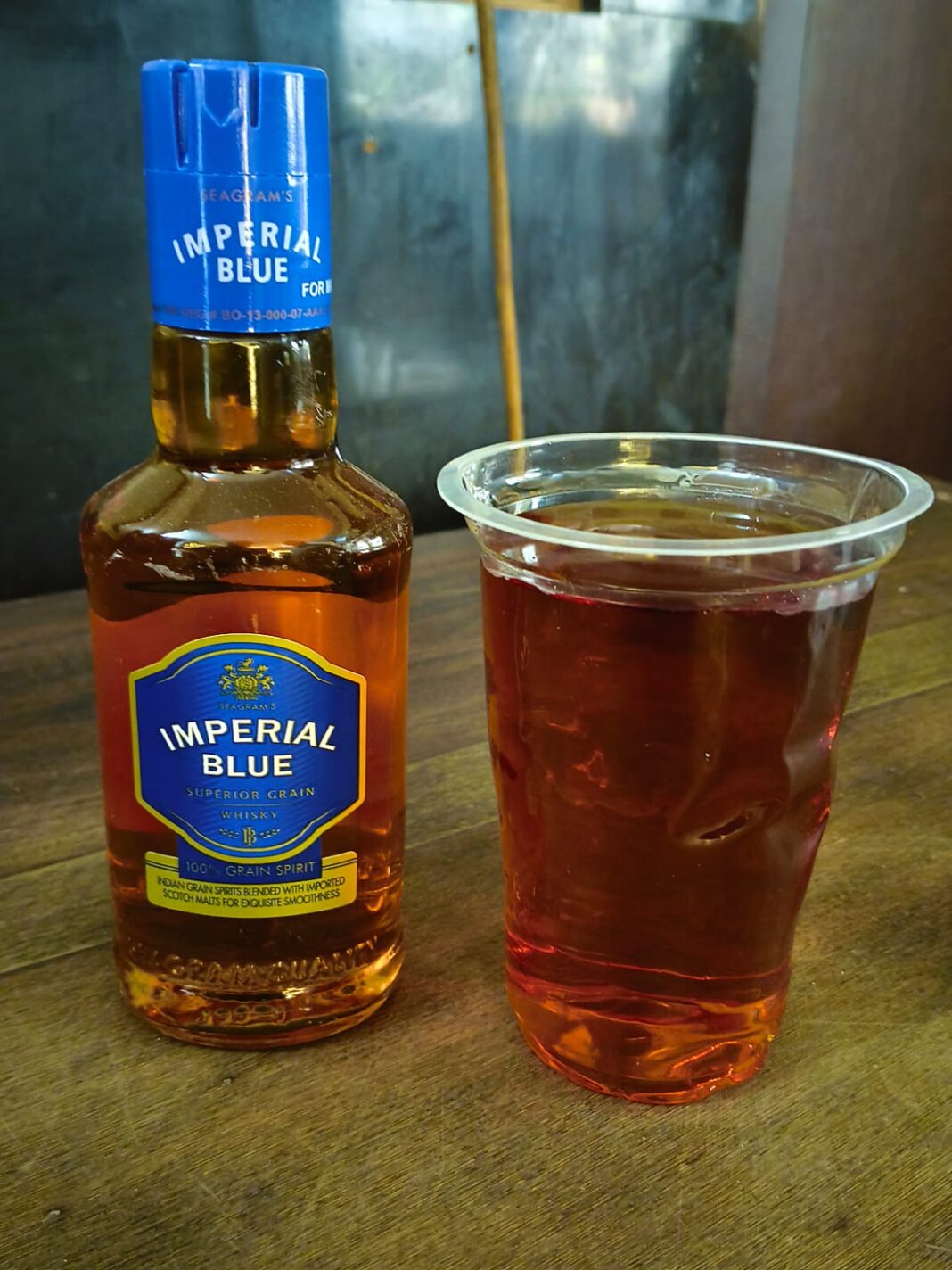 मुक्ताईनगरात यात्रा उत्सवाच्या पार्श्वभूमीवर बनावट दारूचा महापूर? नागरिकांच्या आरोग्याशी खेळ; प्रशासनावर कारवाईचा दबाव मुक्ताईनगरात यात्रा उत्सवाच्या पार्श्वभूमीवर बनावट दारूचा महापूर? नागरिकांच्या आरोग्याशी खेळ; प्रशासनावर कारवाईचा दबाव