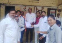 मुक्ताईनगरला पुतळा विटंबना निषेधार्थ तहसीलदारांना समाज बांधवांचे निवेदन .