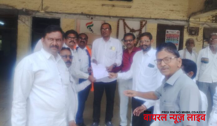 मुक्ताईनगरला पुतळा विटंबना निषेधार्थ तहसीलदारांना समाज बांधवांचे निवेदन .