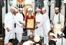 संत मुक्ताई पालखी सोहळा प्रमुख ह.भ.प. रविंद्र हरणे महाराजांना जीवनगौरव पुरस्काराने सन्मानित