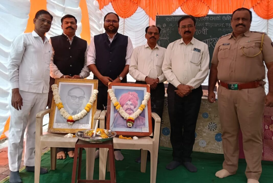 वाचनानेच यशोशिखर गाठणे शक्य — पो.नि. आशिष आडसूळ…… सुकळी विद्यालयात थाटात निरोप समारंभ संपन्न. वाचनानेच यशोशिखर गाठणे शक्य — पो.नि. आशिष आडसूळ…… सुकळी विद्यालयात थाटात निरोप समारंभ संपन्न.