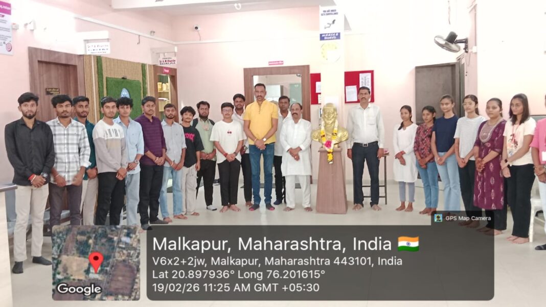 पद्मश्री डॉ. व्ही. बी. कोलते अभियांत्रिकी महाविद्यालय, मलकापूर येथे देशभक्तीपूर्ण वातावरणात आणि मोठ्या उत्साहात शिवजयंती साजरी पद्मश्री डॉ. व्ही. बी. कोलते अभियांत्रिकी महाविद्यालय, मलकापूर येथे देशभक्तीपूर्ण वातावरणात आणि मोठ्या उत्साहात शिवजयंती साजरी