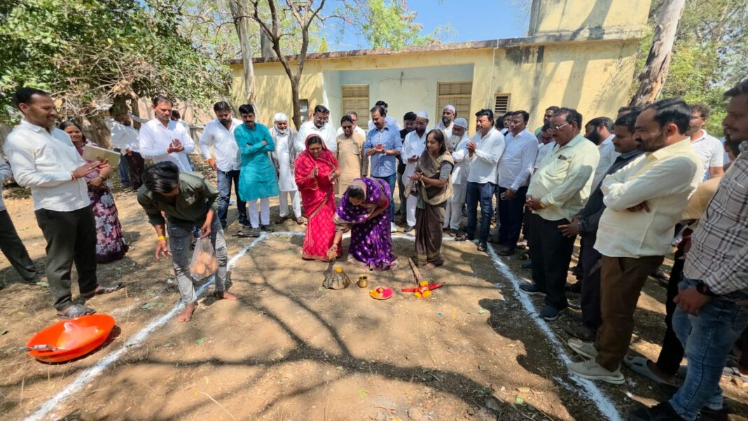 आ. चंद्रकांत पाटील यांच्या हस्ते उंच पाण्याच्या टाकीचे भूमिपूजन आ. चंद्रकांत पाटील यांच्या हस्ते उंच पाण्याच्या टाकीचे भूमिपूजन