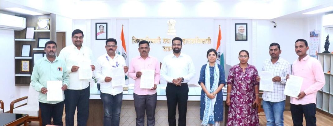 मुक्ताईनगर तालुक्यातील 3 महसूल सेवकांची (कोतवाल) शिपाई पदी पदोन्नती. मुक्ताईनगर तालुक्यातील 3 महसूल सेवकांची (कोतवाल) शिपाई पदी पदोन्नती.