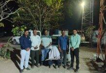 बुलढाणा जिल्ह्यात अवैध शस्त्र व जुगाराविरुद्ध पोलिसांची धडक कारवाई; 1 लाख 4 हजार 860 रुपयांचा मुद्देमाल जप्त, चार आरोपींवर गुन्हा बुलढाणा जिल्ह्यात अवैध शस्त्र व जुगाराविरुद्ध पोलिसांची धडक कारवाई; 1 लाख 4 हजार 860 रुपयांचा मुद्देमाल जप्त, चार आरोपींवर गुन्हा