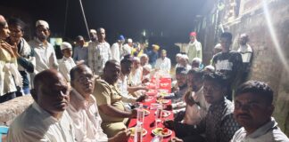 रोजा इफ्तार पार्टी म्हणजे हिंदू मुस्लिम एकता जोपासणे … सामाजिक कार्यकर्ते एन.जी. शेजोळे. रोजा इफ्तार पार्टी म्हणजे हिंदू मुस्लिम एकता जोपासणे ... सामाजिक कार्यकर्ते एन.जी. शेजोळे.