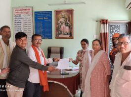 घिर्णी येथील ग्रामस्थांची घरगुती लाईन 14 -14 तास गुल होत असल्याने सोमवारी म.रा.वि.वि कार्यालयात शिवसेना (उ.बा.ठा) चे ठिय्या आंदोलन