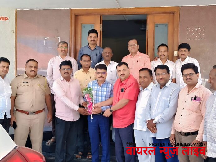 मुक्ताईनगर येथे अमरावती व मुंबई येथील जिल्हा न्यायाधीश यांची सदिच्छा भेट. मुक्ताईनगर येथे अमरावती व मुंबई येथील जिल्हा न्यायाधीश यांची सदिच्छा भेट.