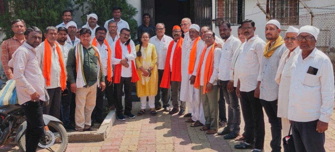 शिवसेना (उबाठा)पदाधिकाऱ्यांसह घिर्णी ग्रामस्थांचे म.रा.वि.वि कंपनी कार्यकारी अभियंता कार्यालयासमोर ठिय्या आंदोलन