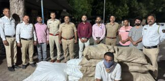 मुक्ताईनगर पोलिसांनी पकडला 2 लाख 43 हजाराचा अवैध वाहतूक होत असलेला गुटखा.