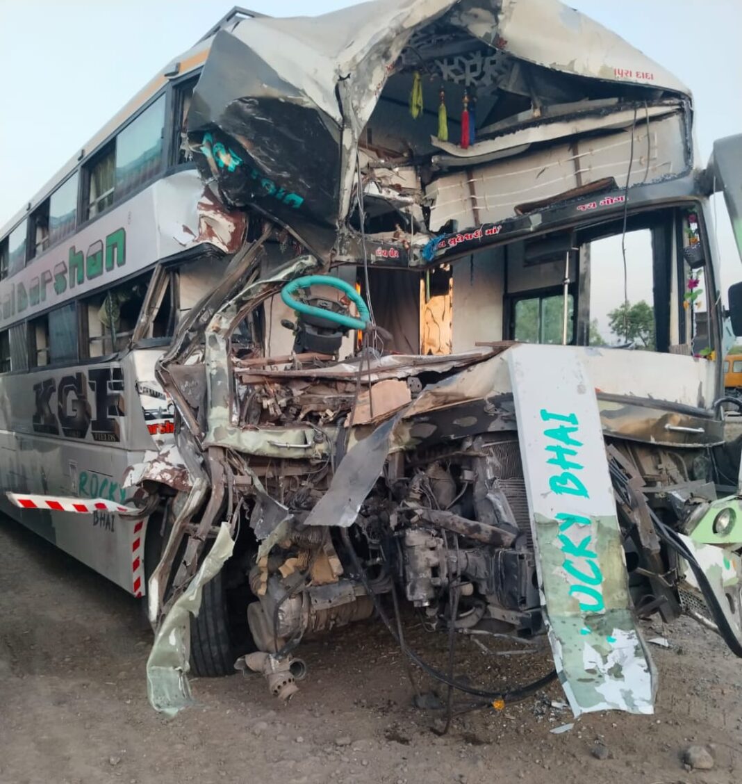 मुक्ताईनगर येथे राष्ट्रीय महामार्ग वर ट्रॅव्हल्स चा अपघात… 29 प्रवासी जखमी