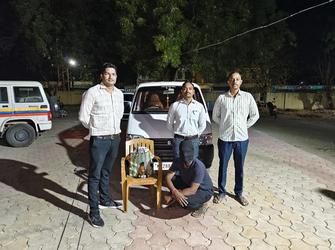 बुलढाणा जिल्ह्यात अवैध दारू व जुगार अड्ड्यांवर स्थानिक गुन्हे शाखेची धडक कारवाई; 3 लाखांहून अधिक मुद्देमाल जप्त बुलढाणा जिल्ह्यात अवैध दारू व जुगार अड्ड्यांवर स्थानिक गुन्हे शाखेची धडक कारवाई; 3 लाखांहून अधिक मुद्देमाल जप्त