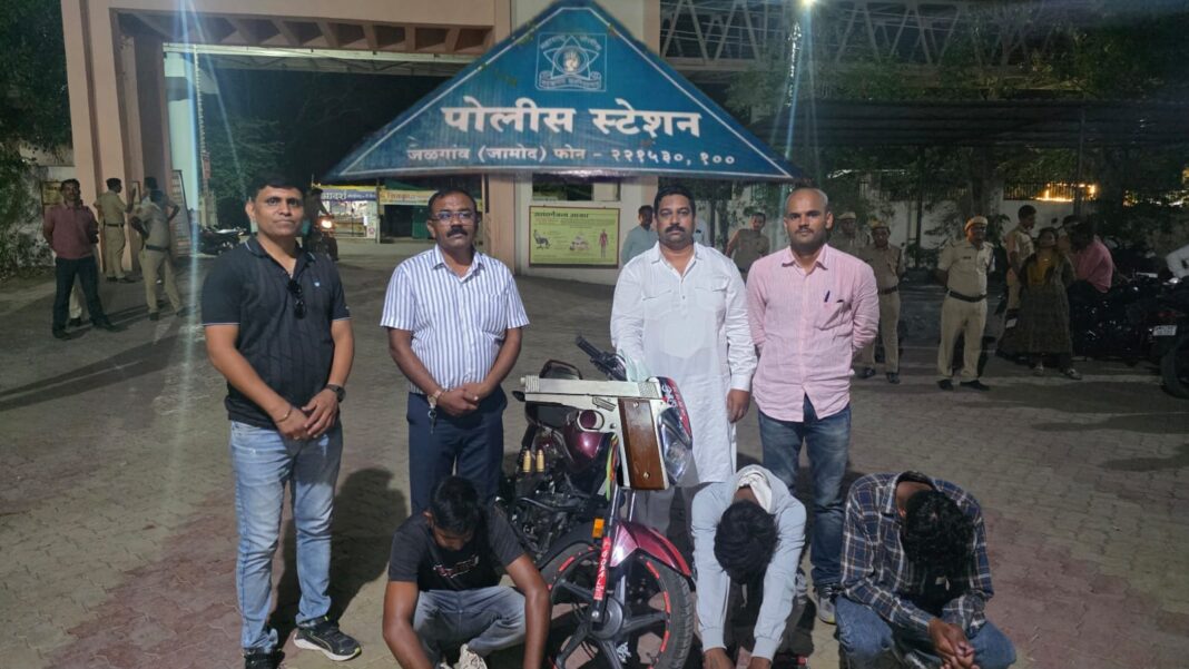 जळगाव जामोद येथे देशी बनावटीचे पिस्टलसह तिघांना अटक; १ लाख २२ हजारांचा मुद्देमाल जप्त